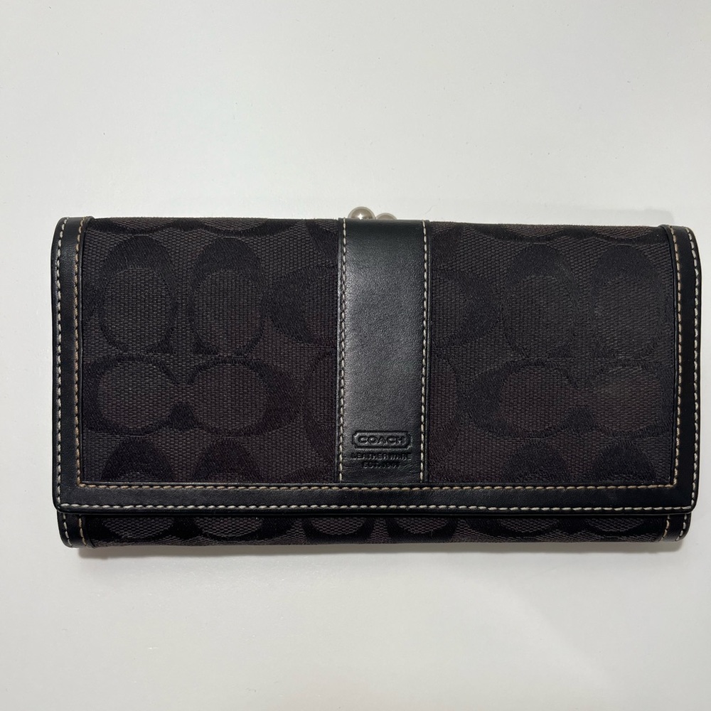 NWOT Coach wallet *AUTHENTIC*